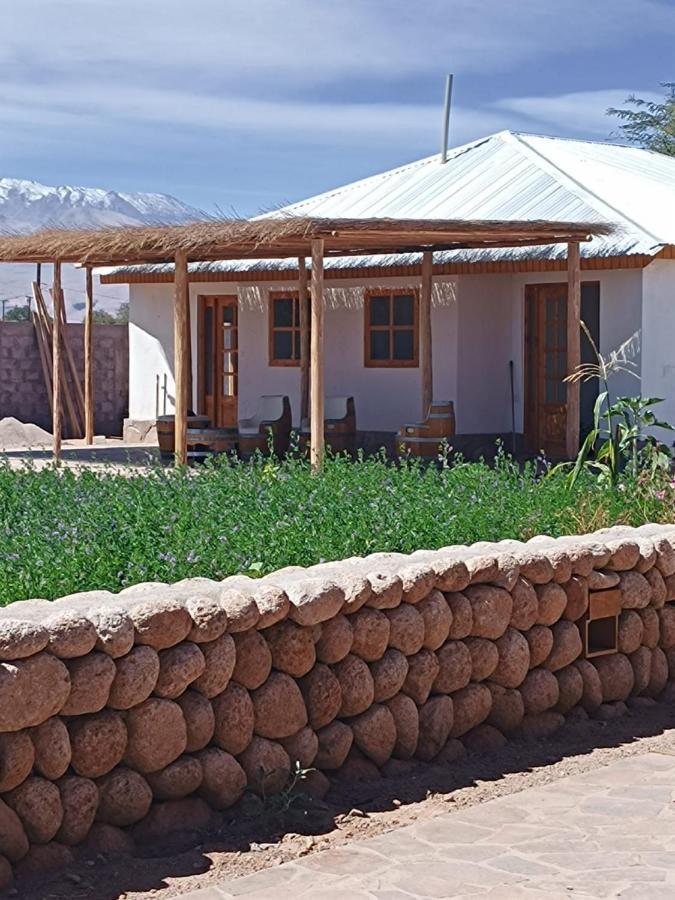 Tiunur Lodge Solor Exterior photo