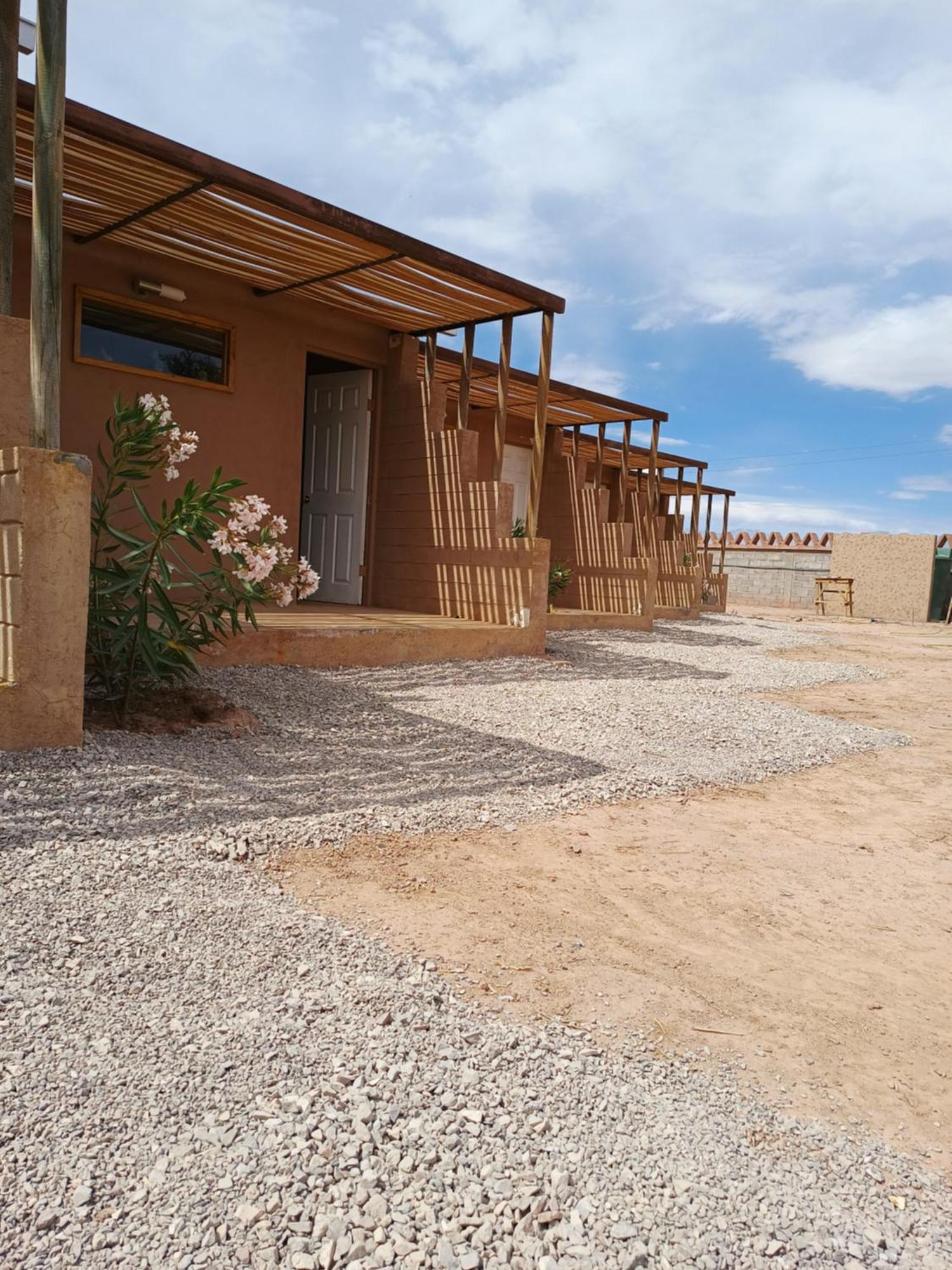 Tiunur Lodge Solor Exterior photo